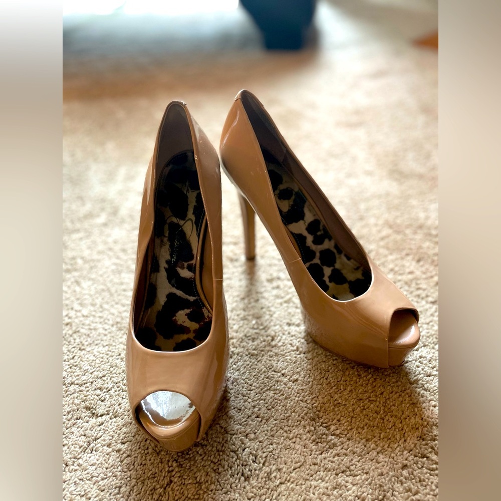 Peep toe beige patent leather high heels